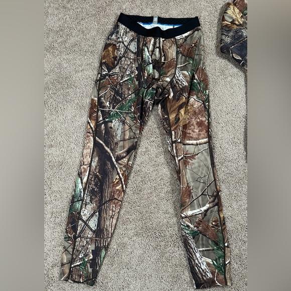Full Hunting Clothing Kit from Columbia, Cabelas and UnderArmour - Picture 9 of 16
